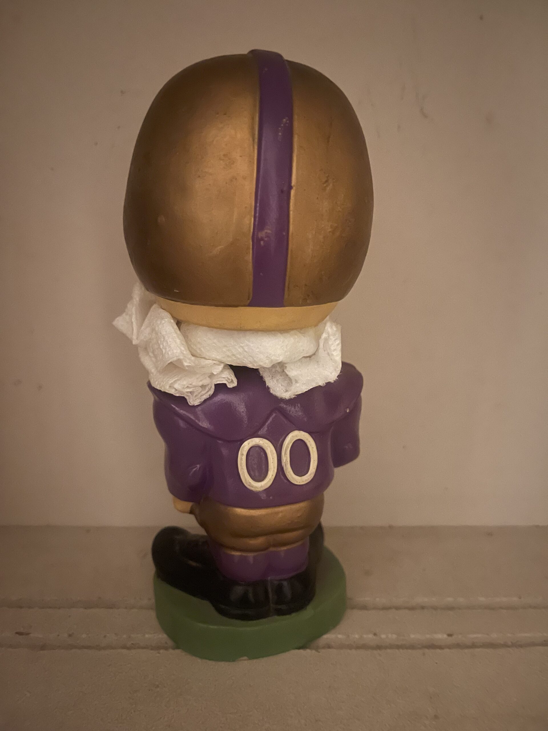 Washington Huskies Vintage Bobblehead | Vintage Nodders™ - Image 4