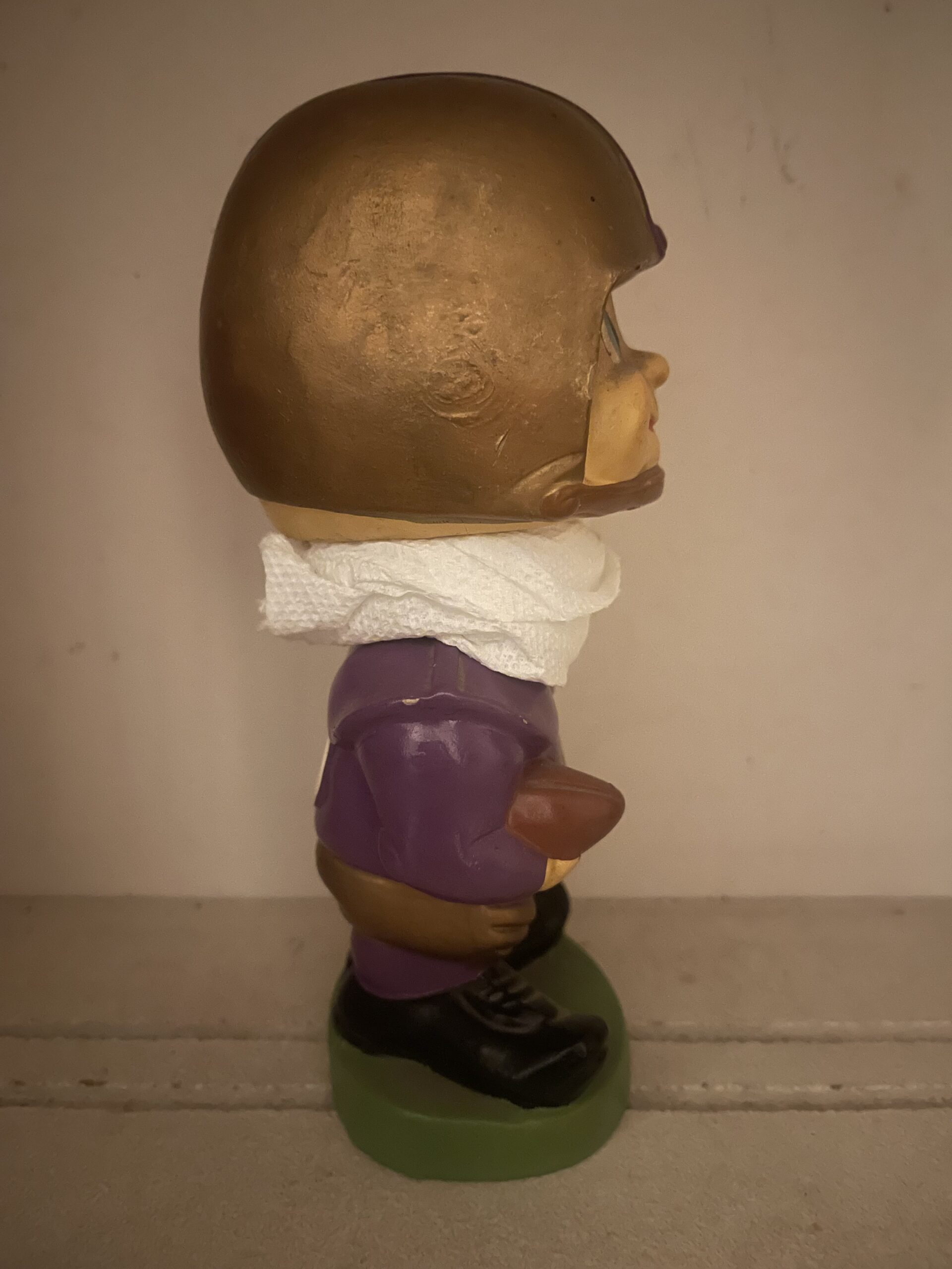 Washington Huskies Vintage Bobblehead | Vintage Nodders™ - Image 2